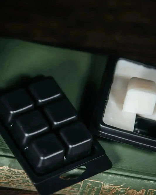 Highland Mourning – The Spooky Floral Wax Melt Hex and Wax Candle Co.